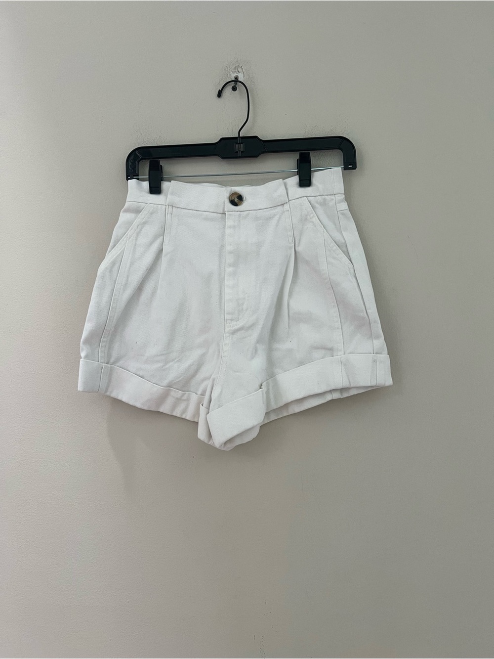 Zara High-Waist White Cuffed Shorts - Picture 3 of 9